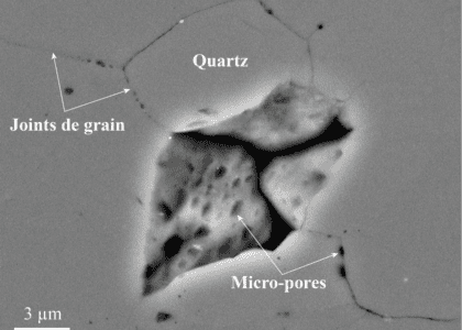 Plastic deformation of quartz at the origin of micro-pores in the granite of Naxos (Greece)