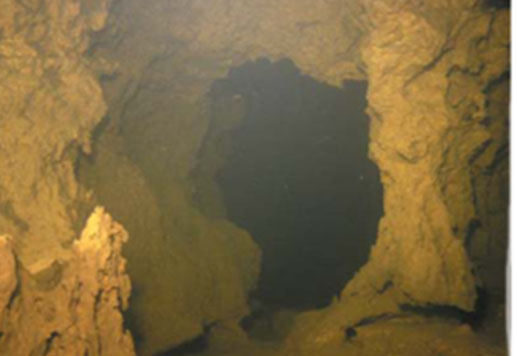 Karst conduit at the level of the Loiret spring.