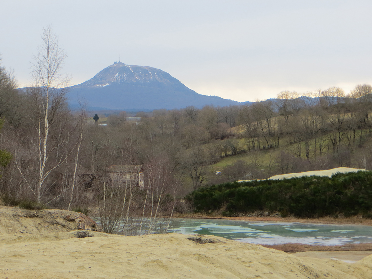 Pontgibaud site (63): in the foreground the mining technosol contaminated in As and Pb & in the background the Puy-de-Dôme.