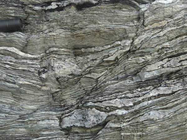 Zone de cisaillement dans des métapélites, chaîne métamorphique de Sambagawa, Japon. © Hugues Raimbourg Zone de cisaillement dans des métapélites, chaîne métamorphique de Sambagawa, Japon. © Hugues Raimbourg